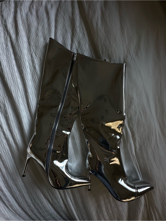 Shoes - Metallic Silver Pointed Toe Knee-High Stiletto Boots
